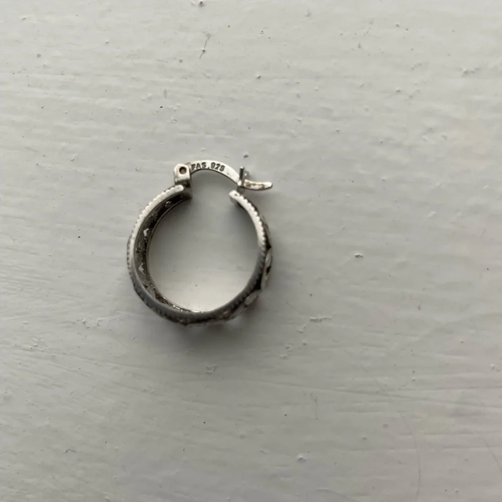 Sterling silver single earring - Picture 2 of 2
